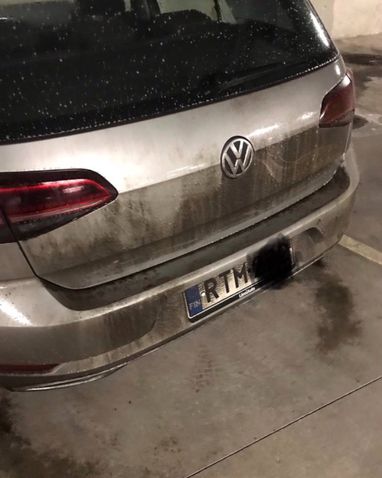 Likainen Volkswagen ennen pesua.